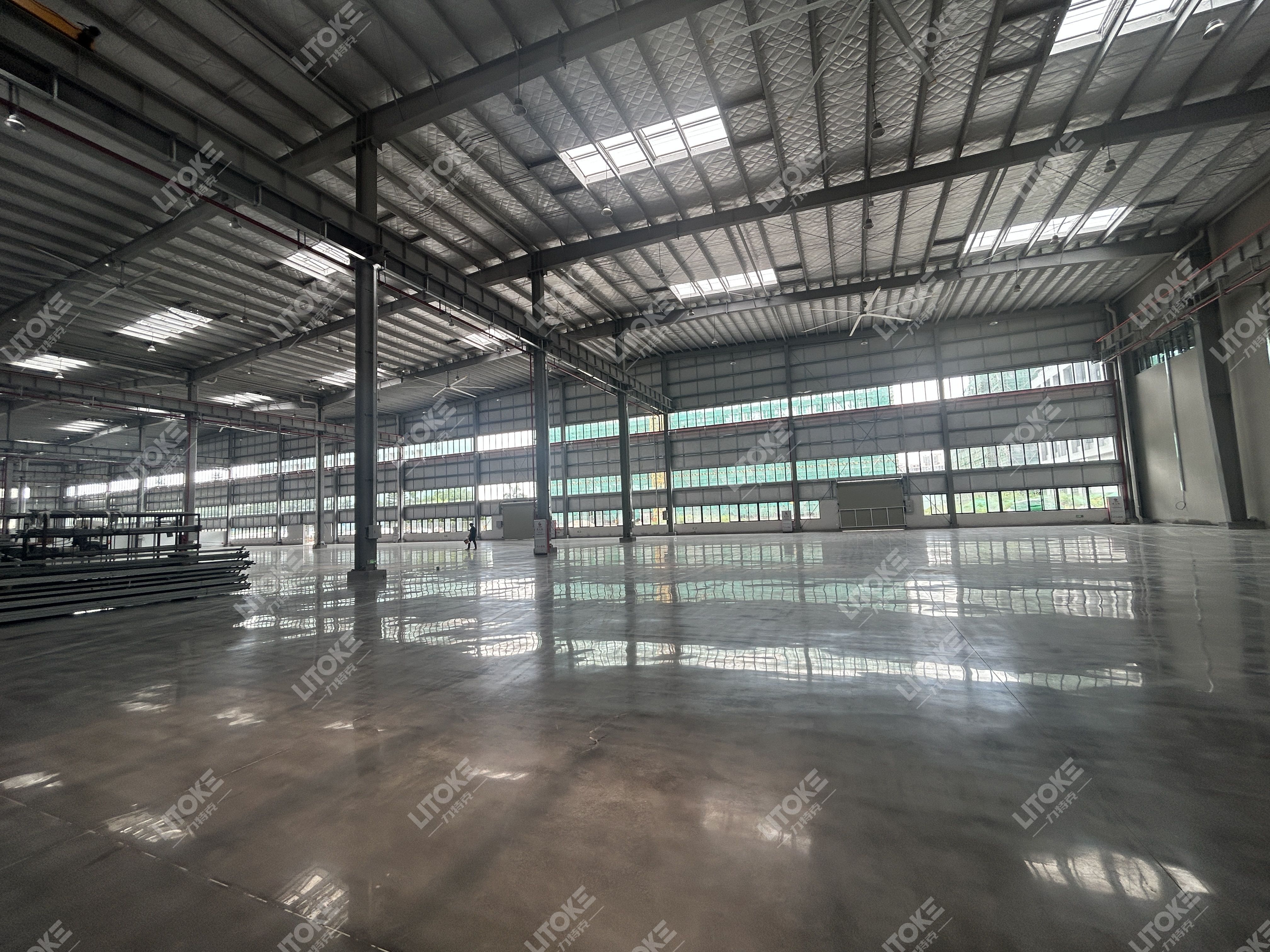 水泥地面起砂起灰怎么辦？一招固化處理，結(jié)實(shí)又光亮！